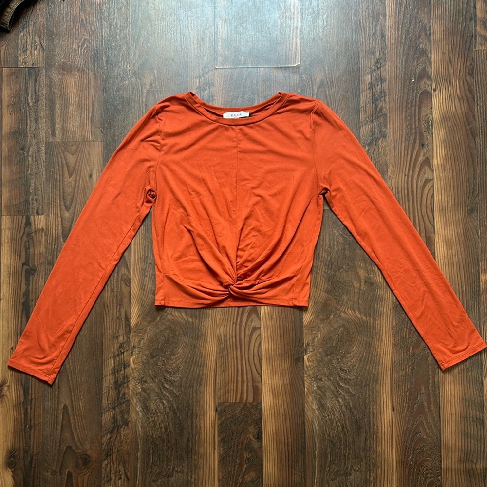 TWISTED LONG SLEEVE TOP